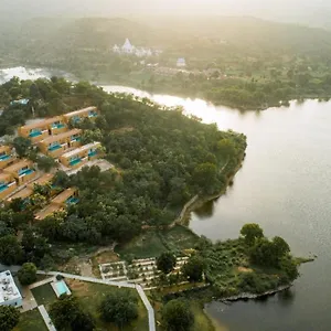 Yaan Retreat-lake View-private Pool Resort